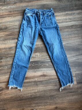 American Eagle Light-Medium Blue High-Rise Jeans with Subtle Distressing
